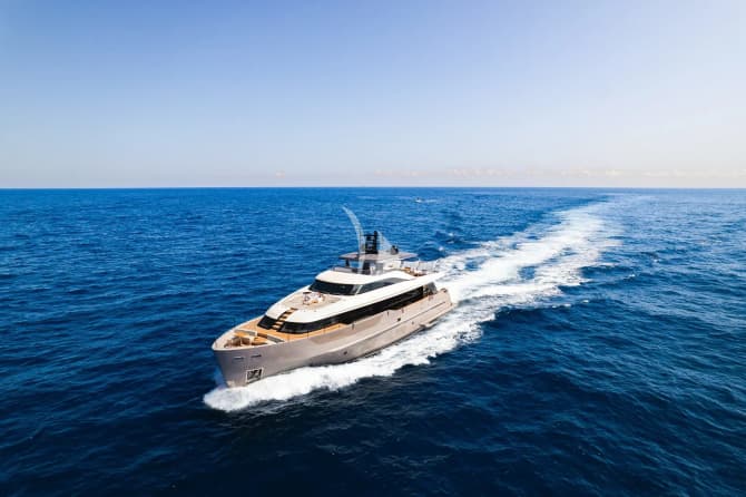 90ft Sanlorenzo yacht PENGUINS — exterior