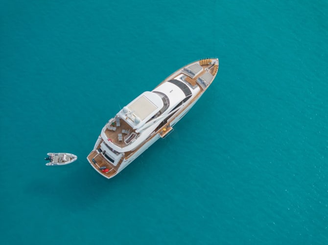 92ft Sunseeker yacht PLAY THE GAME — exterior