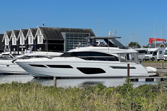 PRINCESS 70 (P70078) 70ft PRINCESS YACHTS luxury yacht for sale - photo