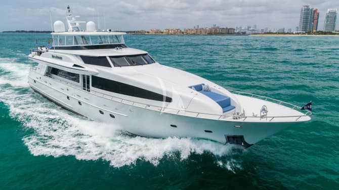 120ft Crescent Yachts yacht RISK & REWARD — exterior