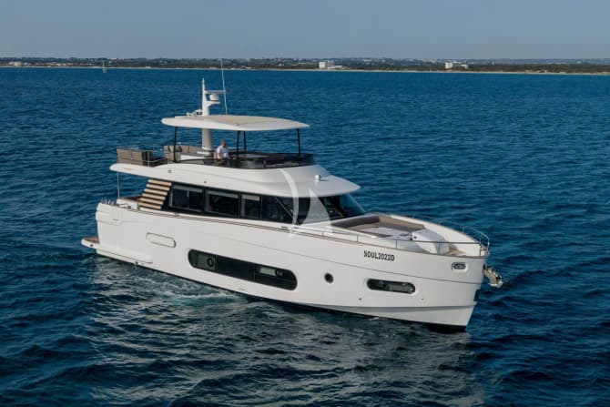 66ft Azimut yacht SOUL — exterior