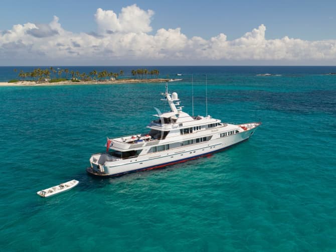 161ft Feadship yacht TELEOST — exterior