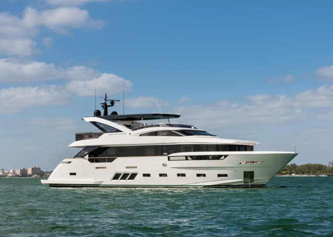 86ft Custom Line yacht THE PEDDLER u2014 exterior
