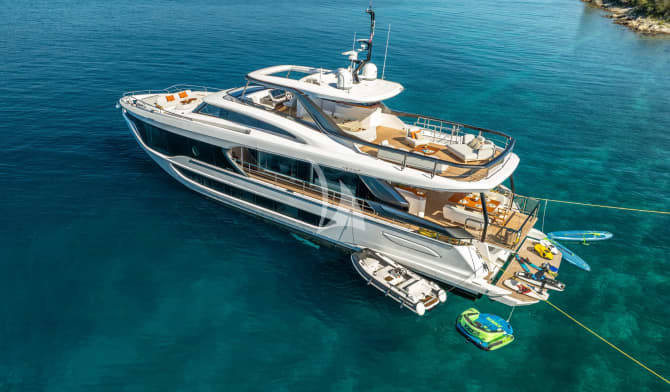 86ft Azimut yacht VIVA II — exterior