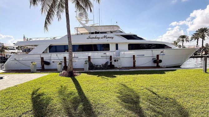 100′ HATTERAS 2001 CUSTOM YACHT 100ft HATTERAS luxury yacht for sale - photo