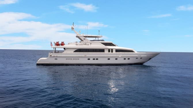 BRANDI WINE 114ft HARGRAVE luxury yacht for sale - photo