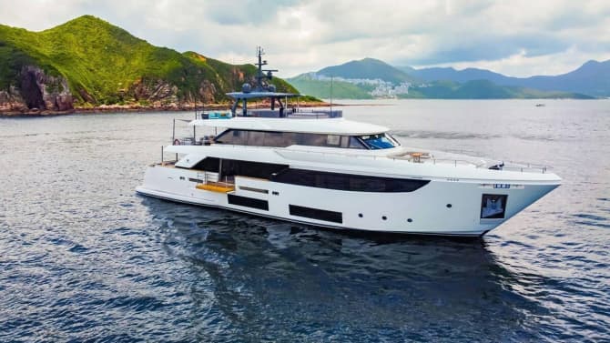 CUSTOM LINE NAVETTA 33 108ft FERRETTI CUSTOM LINE luxury yacht for sale - photo