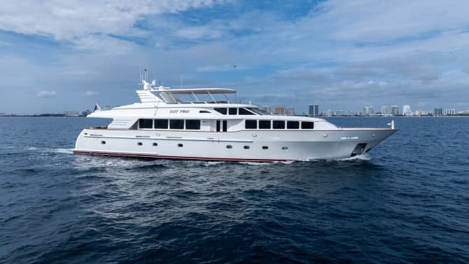 DIRT POOR 118ft TRINITY YACHTS luxury yacht for sale - photo