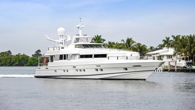 HIGHLINE 102ft OCEANFAST luxury yacht for sale - photo