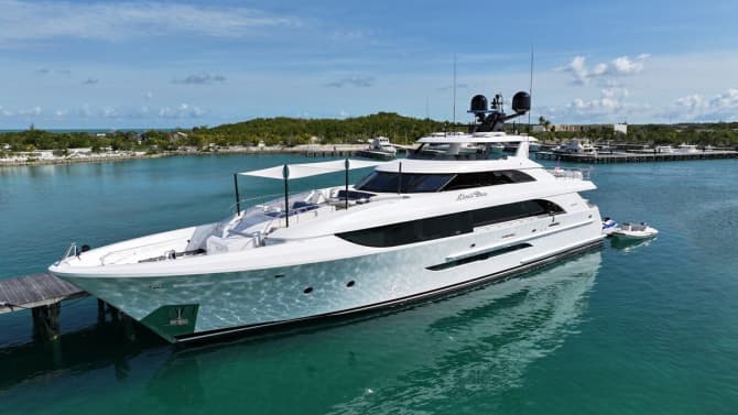 LION’S DEN 125ft WESTPORT luxury yacht for sale - photo