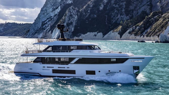 N30 93ft CUSTOM LINE luxury yacht for sale - photo