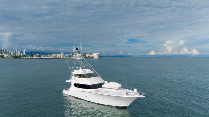 VIDA 1 77ft HATTERAS luxury yacht for sale - photo