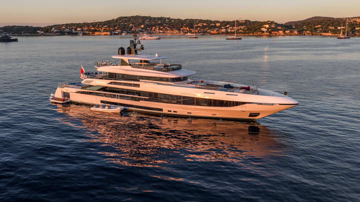 FELICITÀ 164ft Mangusta luxury motor yacht - profile view