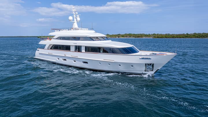 BETTY JANE 112ft Sanlorenzo luxury motor yacht - profile view