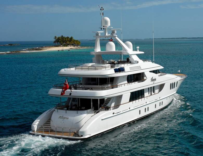 AMICA MEA 152ft Royal Hakvoort luxury motor yacht - profile view