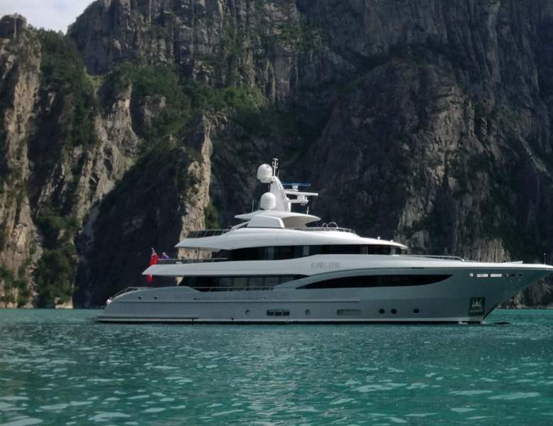 Sales Central Agency Update - APOSTROPHE - 130 Ft. (39.7m) Hakvoort