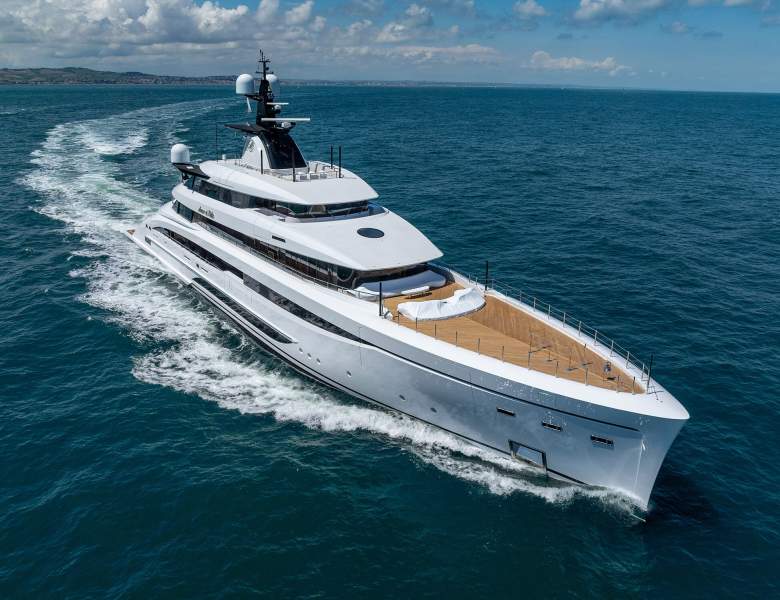 AMOR À VIDA Joins the Charter Fleet