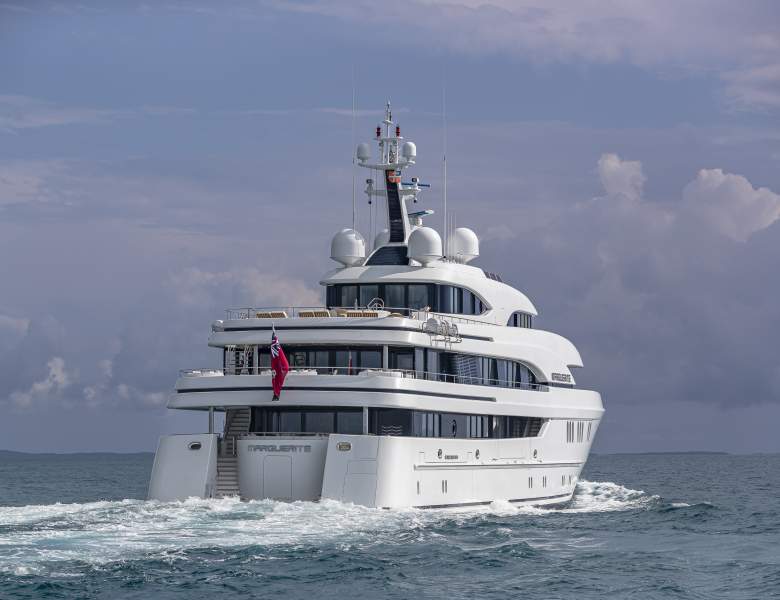 Luxury motor yacht underway at sea | Moran Yacht & Ship