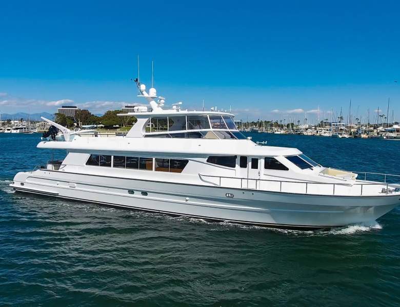PHANTOM 92ft Tarrab luxury motor yacht - profile view