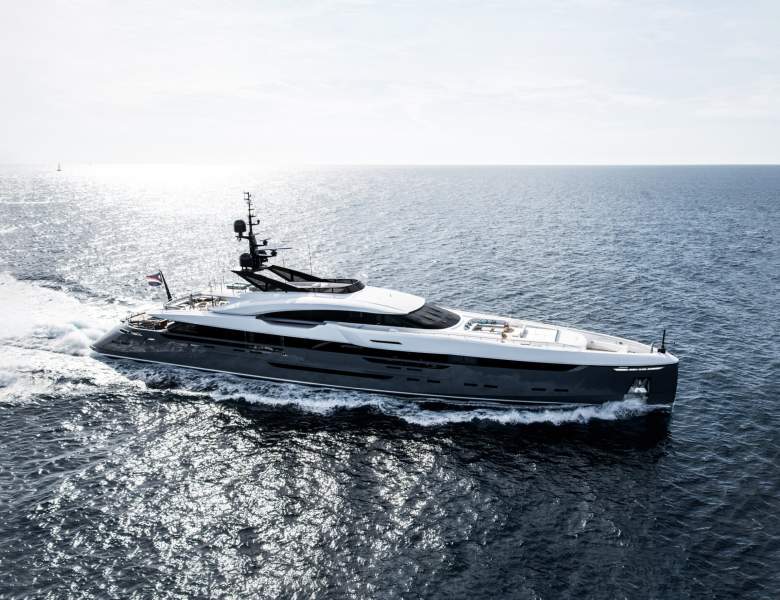 Luxury Yachting Begins in the Bahamas